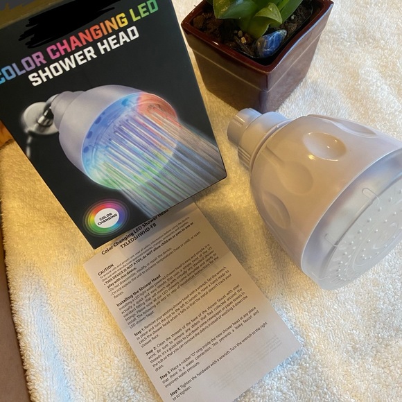 LED Color Changing Shower Head 🚿 - Picture 3 of 6